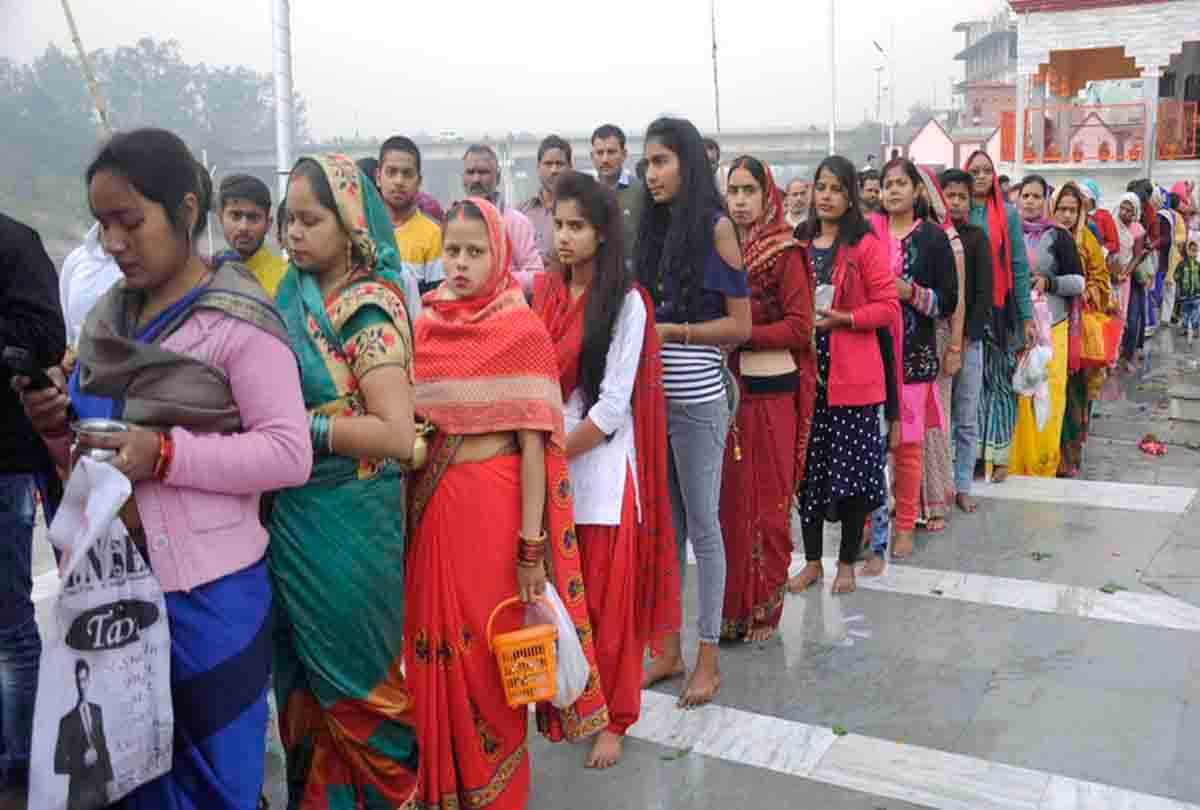 Pratapgarh: A flood of faith in shivalay, praying by offering Belpatra and vows