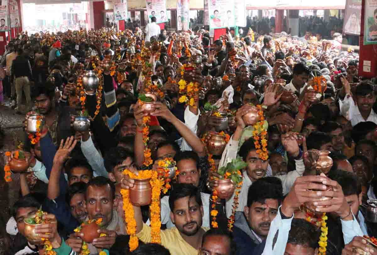 Pratapgarh: A flood of faith in shivalay, praying by offering Belpatra and vows