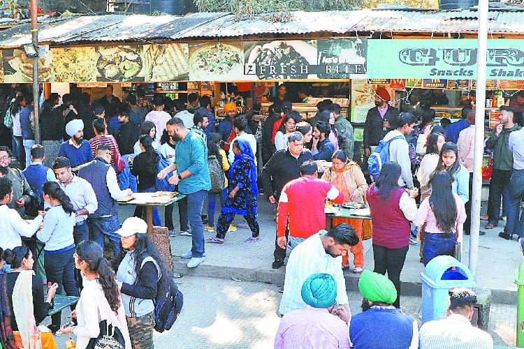 Tashan, Punjab University Student Center Popular for Dishes and Food