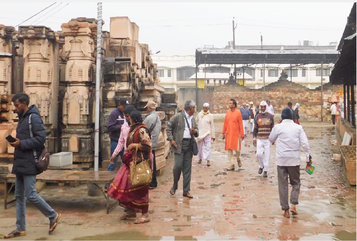 devotees visited Ramlala of ram mandir in ayodhya