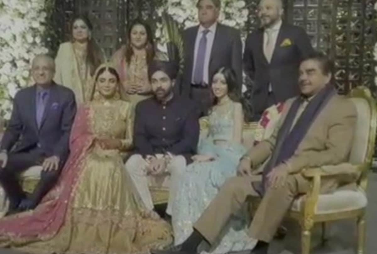 Shatrughan Sinha at a wedding function in Pakistan Gets Trolled
