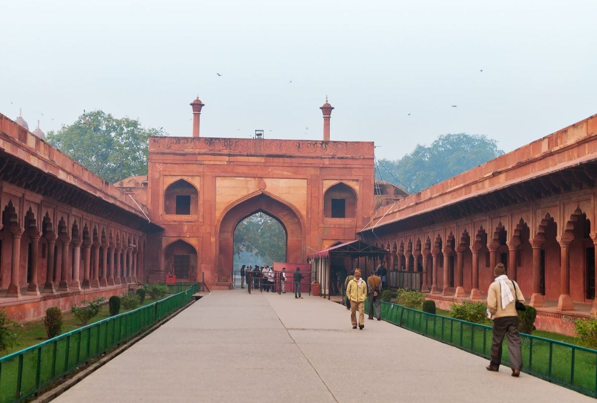 taj mahal completed 100 days of lockdown due to coronavirus