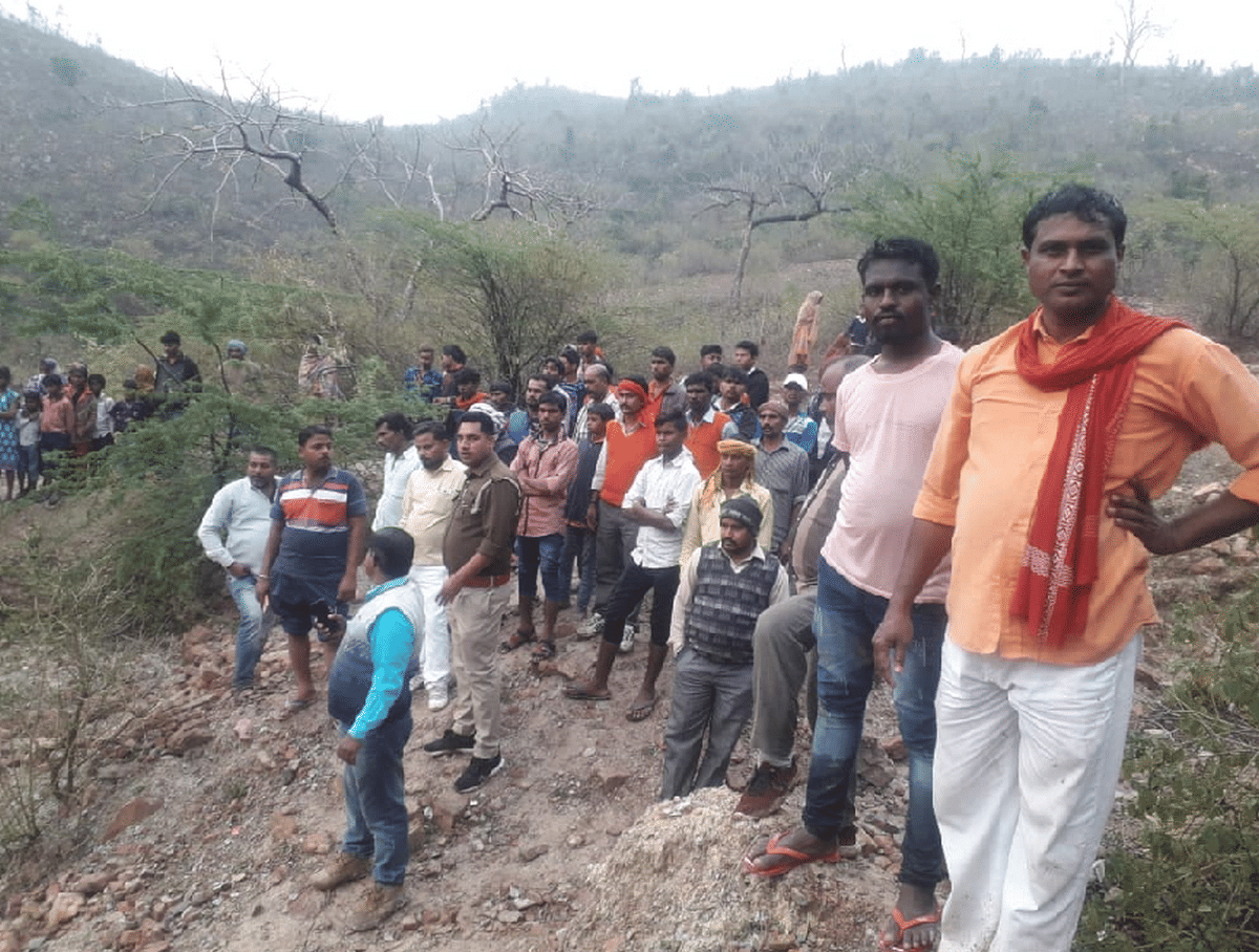 Two people died due to collapse of earthen mound in sonbhadra