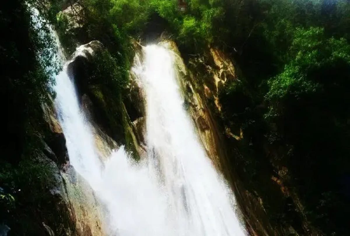 faridabad Agra Gurugram waterfall Suicide point of locals crime news Delhi ncr