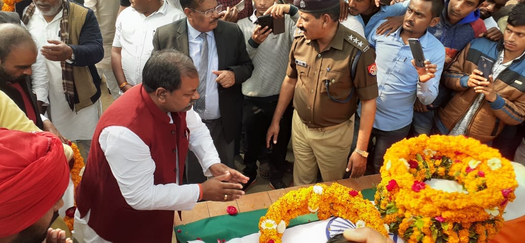 Funeral stopped for six hours demanding martyr status