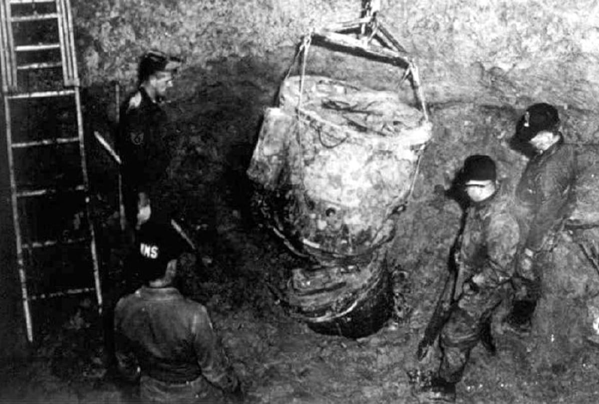 When USA is destroyed by its own nuclear bomb terrific story of 1961 Goldsboro B52 crash