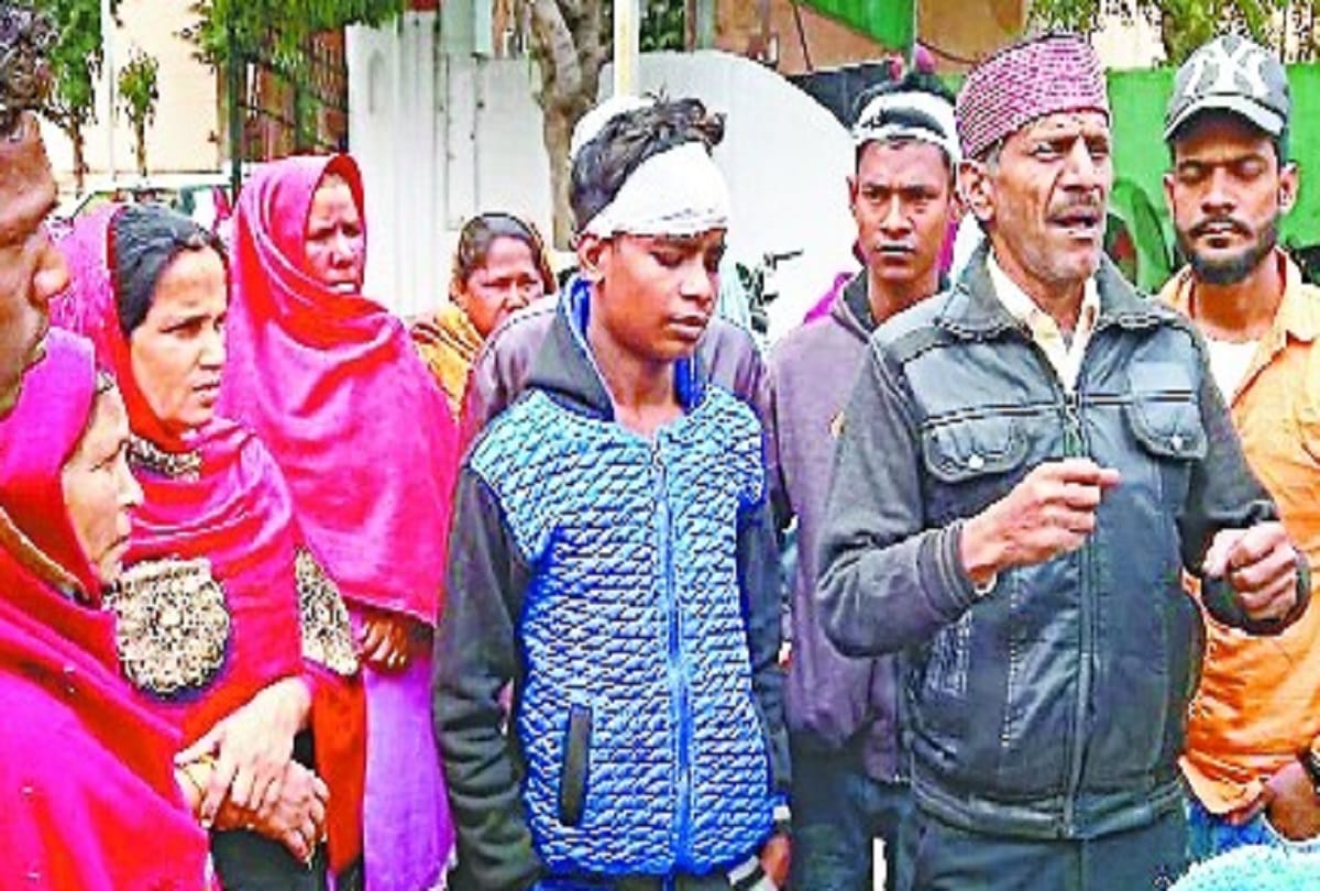 Two gulp pila de saqiya .. If the song did not play, the addicts tried their hand at DJ Babu