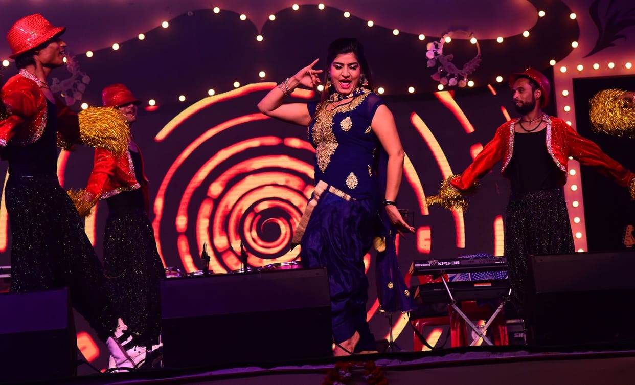 Hariyanvi dancer monika chaudhary rocked at numaish in aligarh