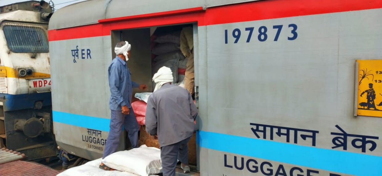 Baggage of Amritsar Express buried under overloading of capacity