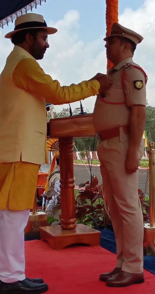 sub insepctor owannered in tamilnadu for exellence work
