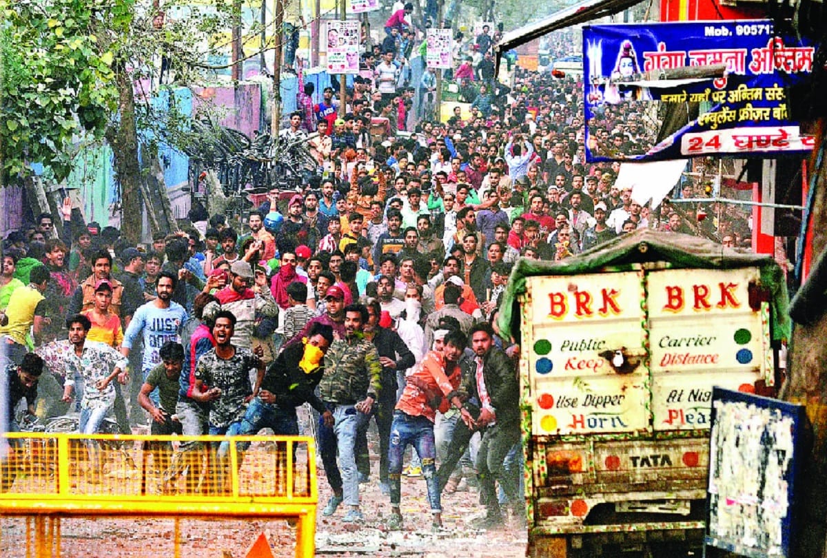 if police alert after Kapil Mishra tweet then might be stop stone pelting in zafarabad