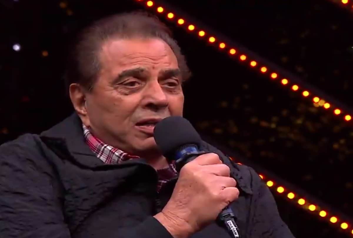 Dharmendra shared throwback photo of film Sholay with Amitabh Bachchan