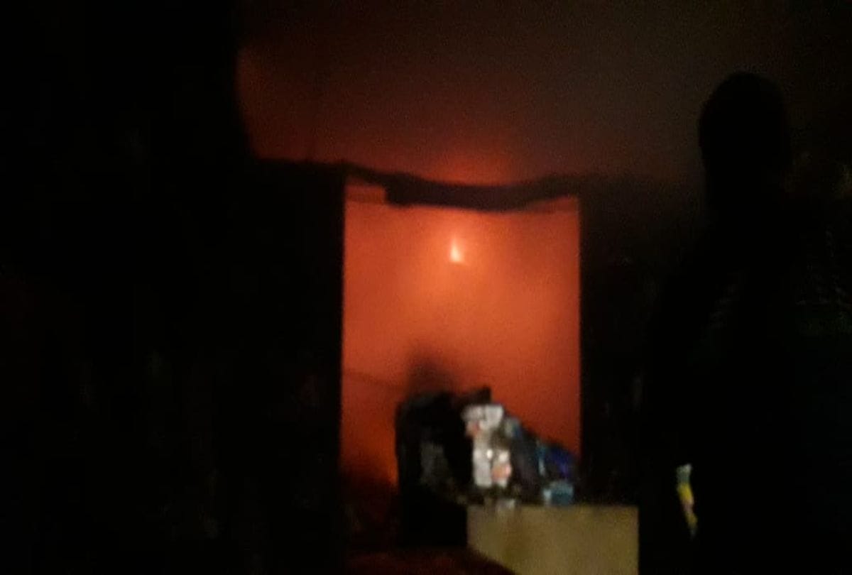 fire break out in grocery store in kasganj