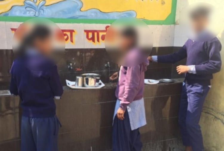 girl students washing Kitchenwares at school, teachers feel shame from graduate peon