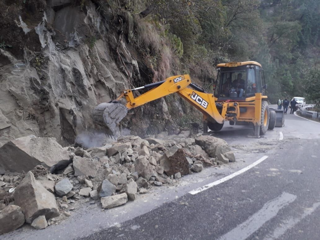 Work on Nainital Road, jam from Bhimtal to Haldwani