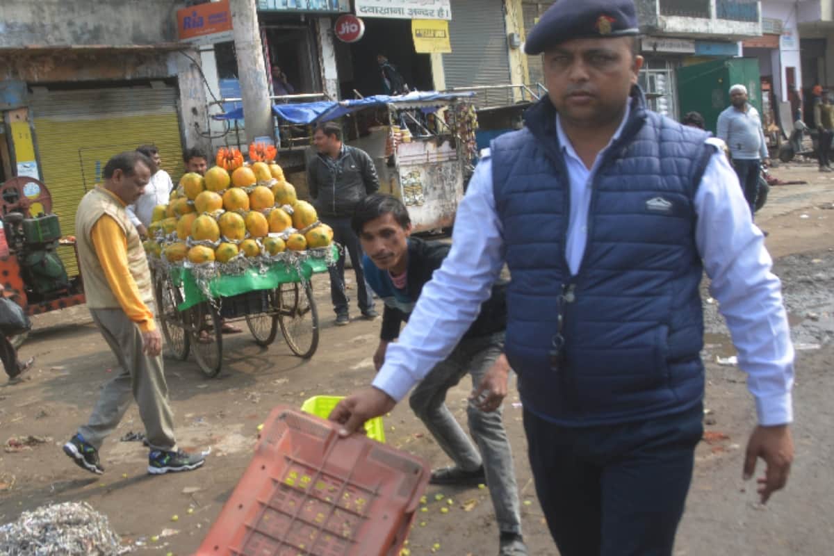 Traffic police removed encroachment from Hapur Adda in Meerut