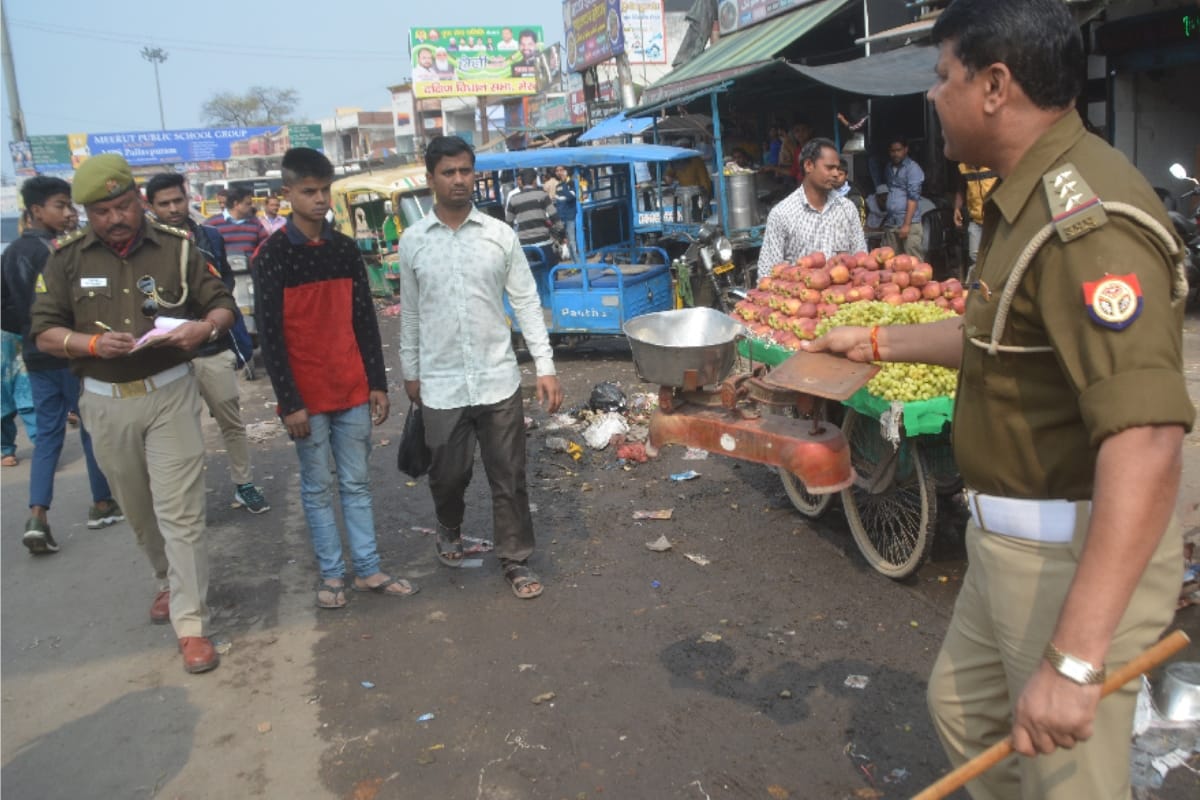 Traffic police removed encroachment from Hapur Adda in Meerut