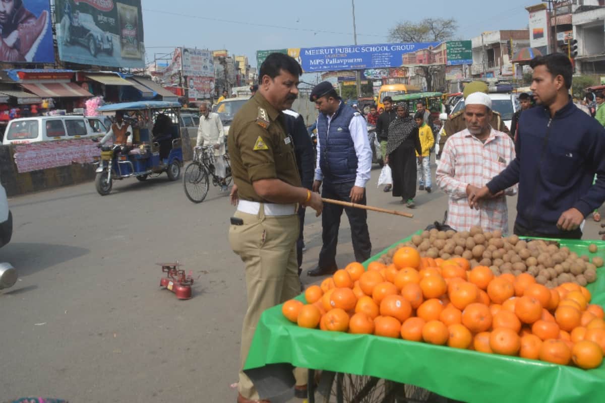 Traffic police removed encroachment from Hapur Adda in Meerut