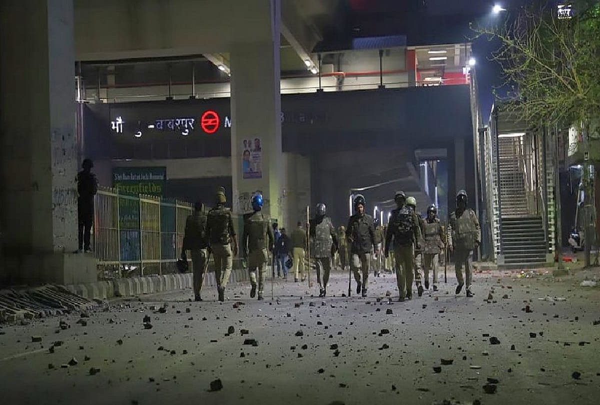 if police alert after Kapil Mishra tweet then might be stop stone pelting in zafarabad