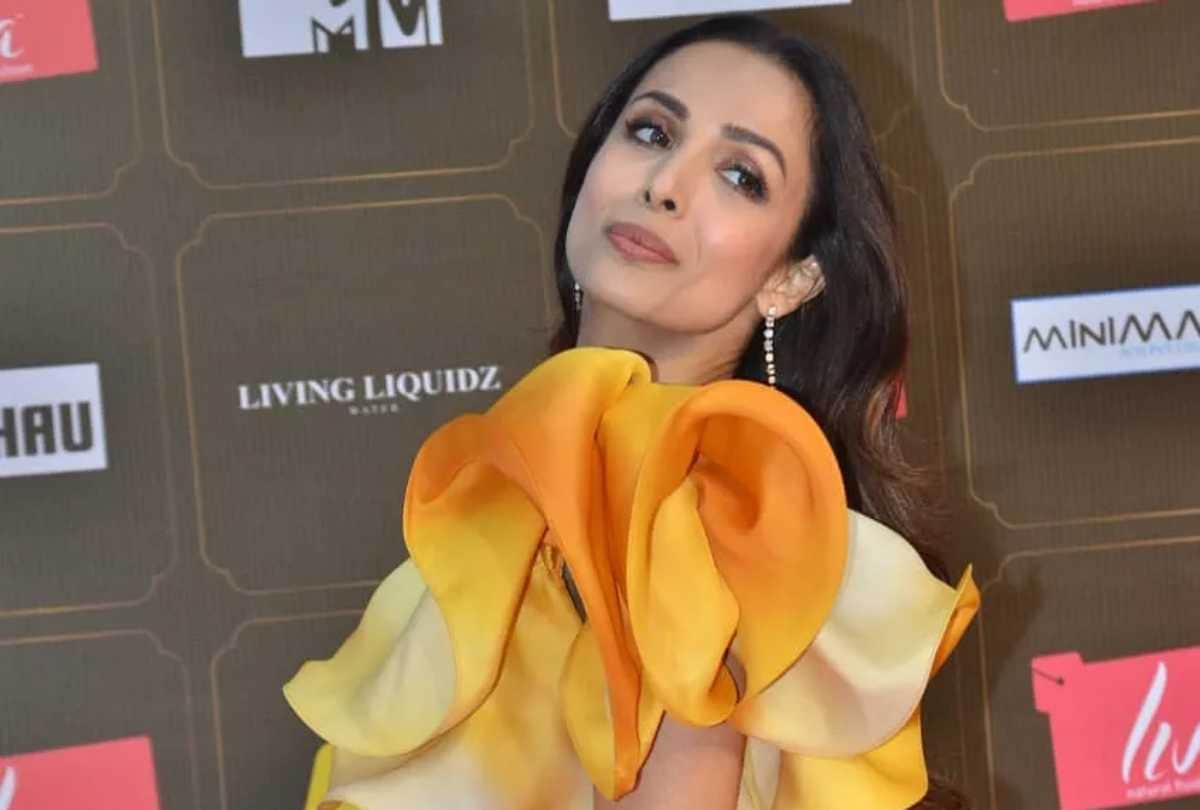 malaika arora and sonam kapoor same crushed gold lehenga which look is best