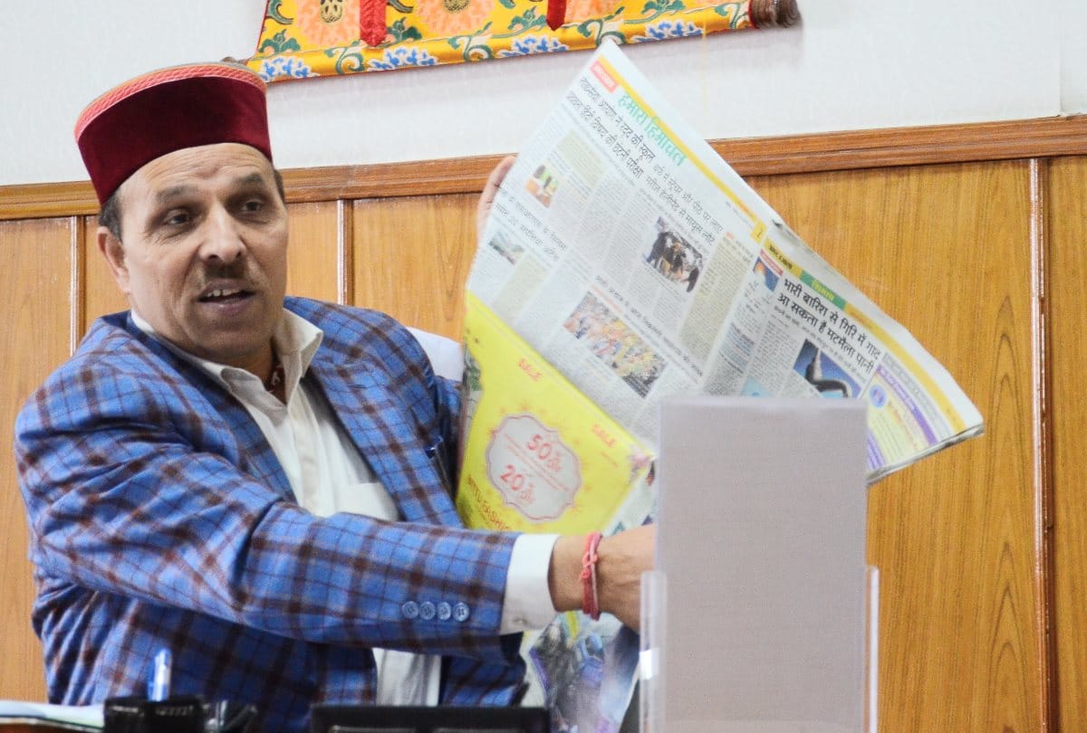 Minister Angry Over Officers for delay in Helicopter service to lahaul for patients