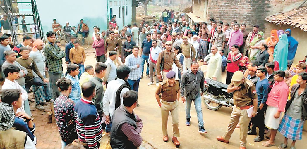 Lover hanging on the noose of Kaushambi killing his girlfriend