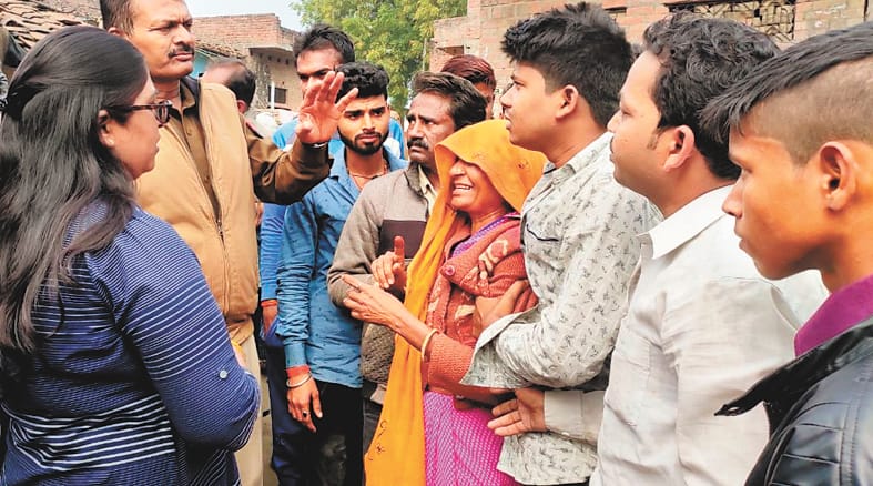 Lover hanging on the noose of Kaushambi killing his girlfriend