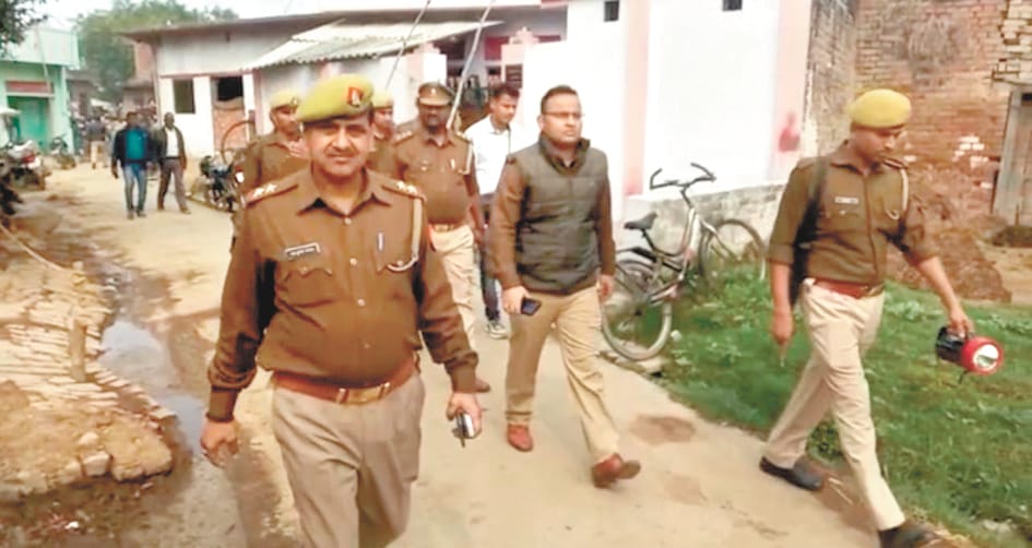 Lover hanging on the noose of Kaushambi killing his girlfriend