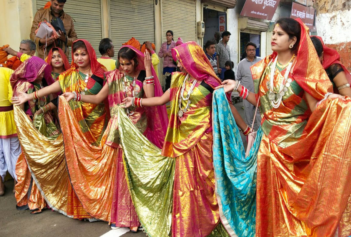 Donald Trump India Visit News in Hindi: Folk artists will warm welcome Donald Trump in agra
