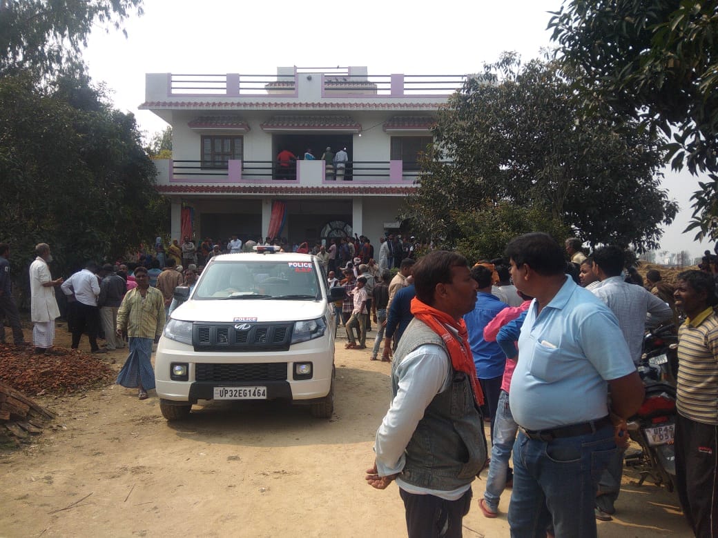 head constable Wife and daughter committed suicide by hanging in Sant Kabir Nagar