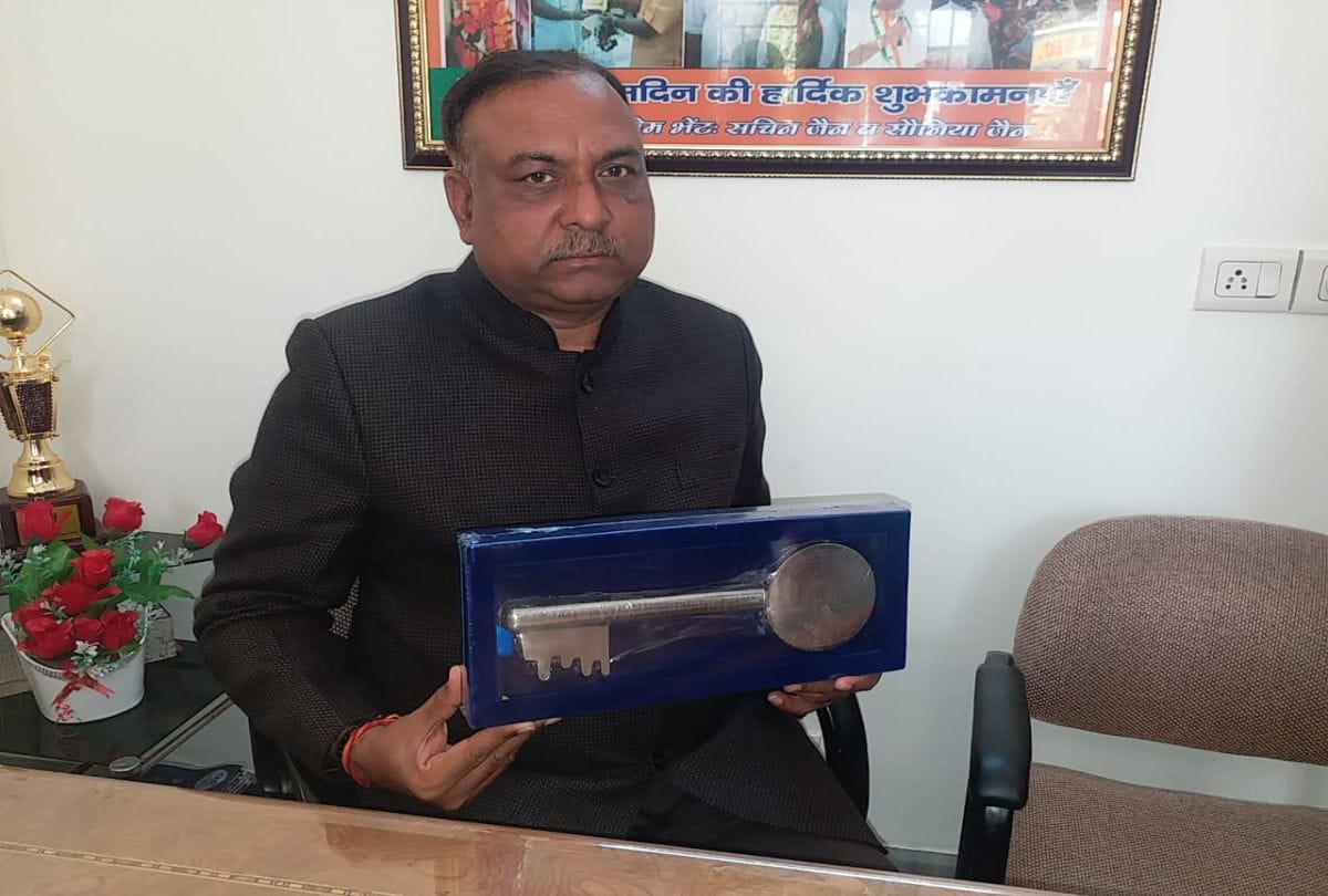 Agra Mayor Naveen Will Hand Over Silver Key To US President Donald Trump