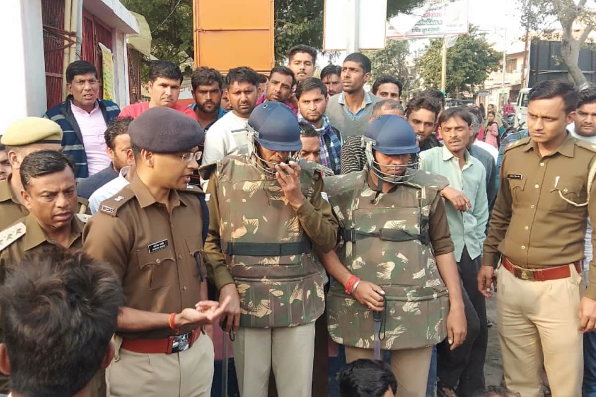 Badmash killed the father, son dragged and beaten by police in Kharkhauda