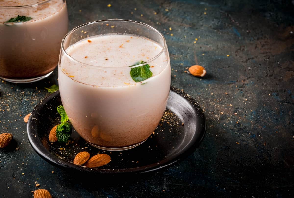 Holi 2020 benefits of thandai good for health
