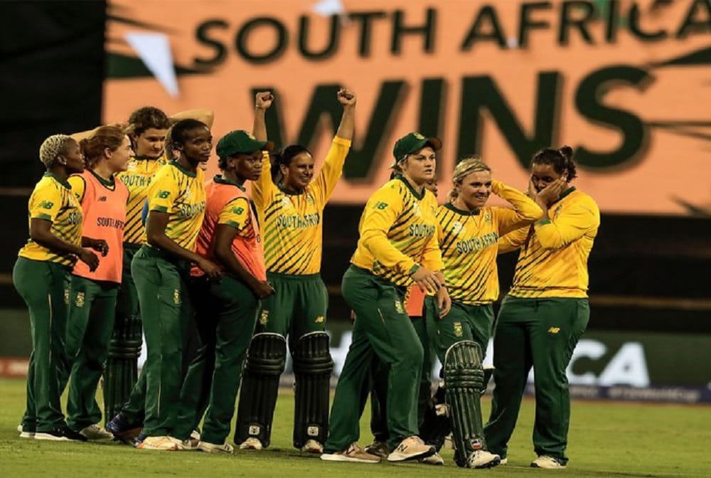 Women's T20 World Cup: South Africa hold nerve for win over England 