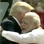 डोनाल्ड ट्रंप और पीएम मोदी गले मिलते हुए