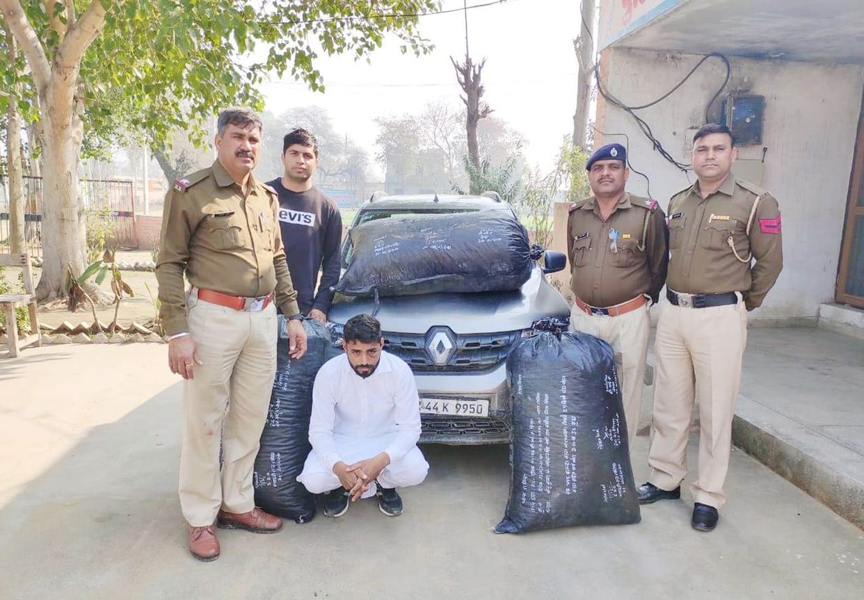 three arrested with 19 Kg 100 Grams Churapost and 64 Kg dodapost