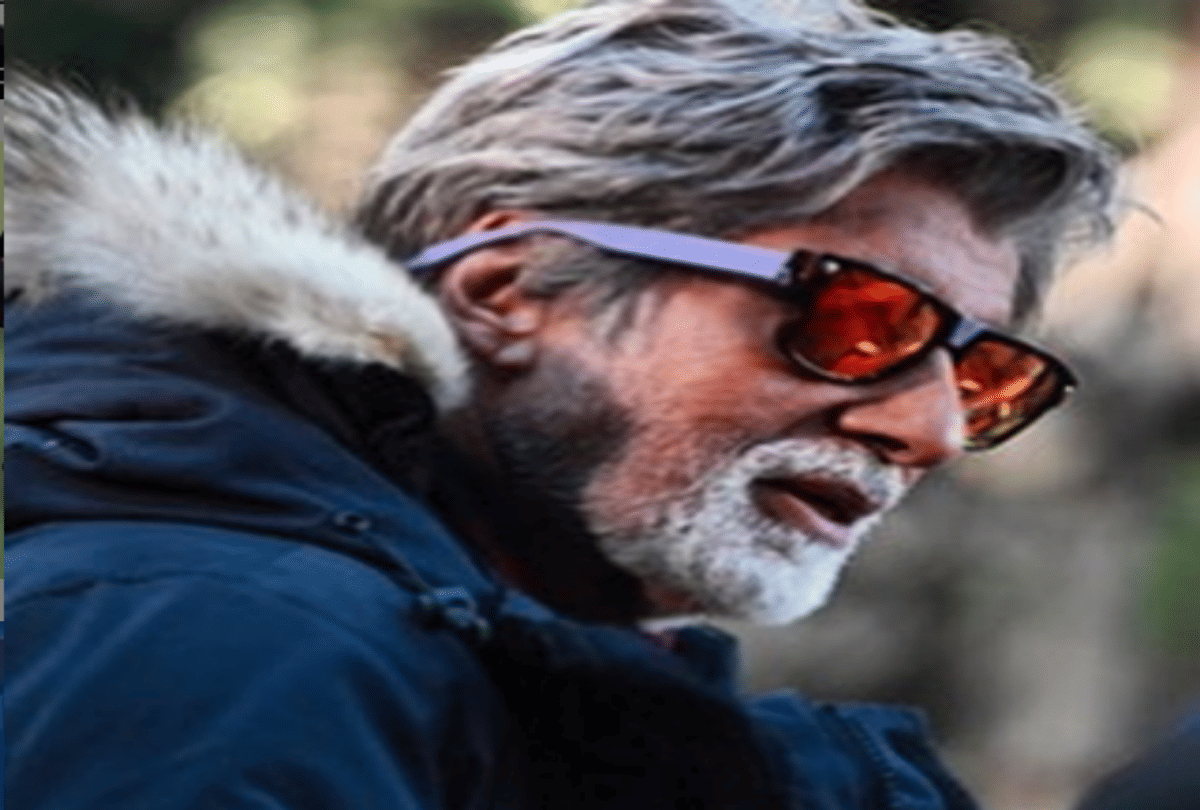 Amitabh Bachchan Chashme Ka Fashion post is viral on social media