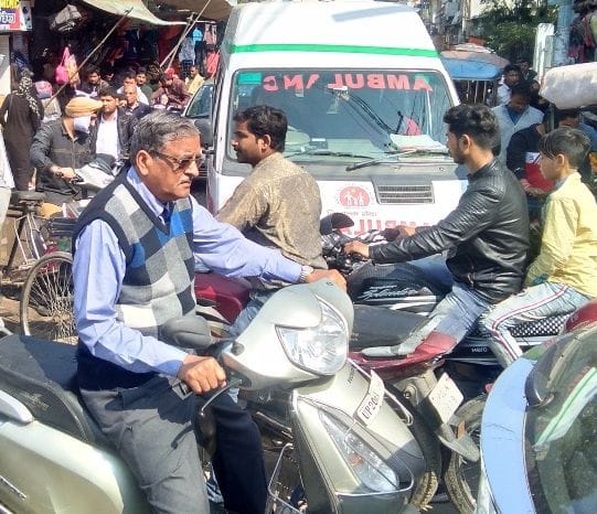 Krishna talkies jammed at the intersection, ambulance stuck