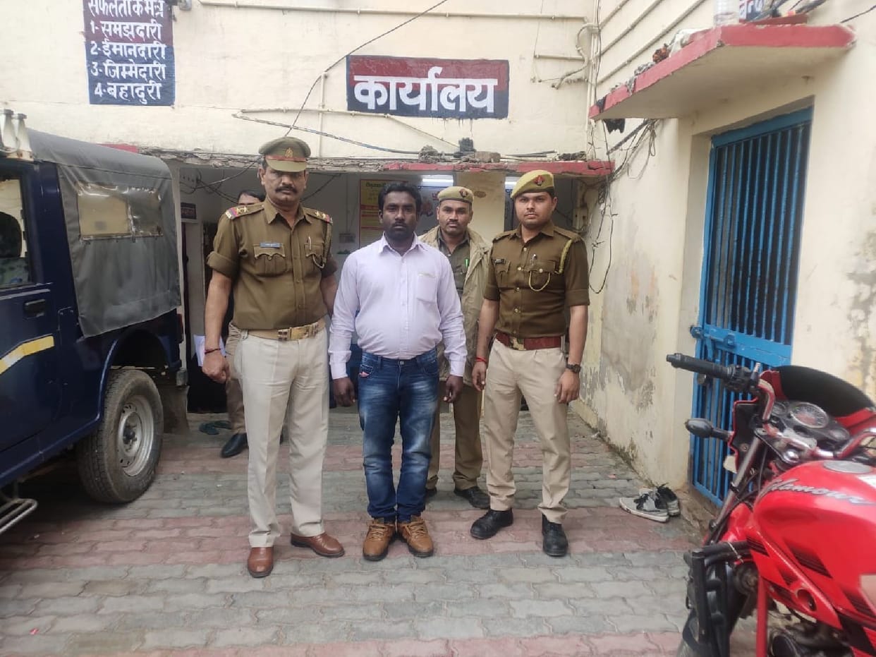 Manchale teased the girl at the intersection, beaten by mob