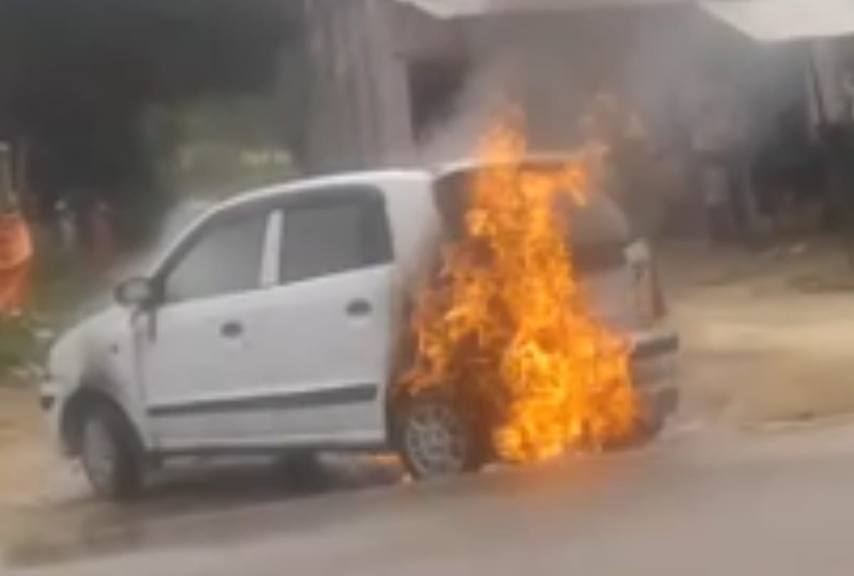 burning car on the road in babhnan basti