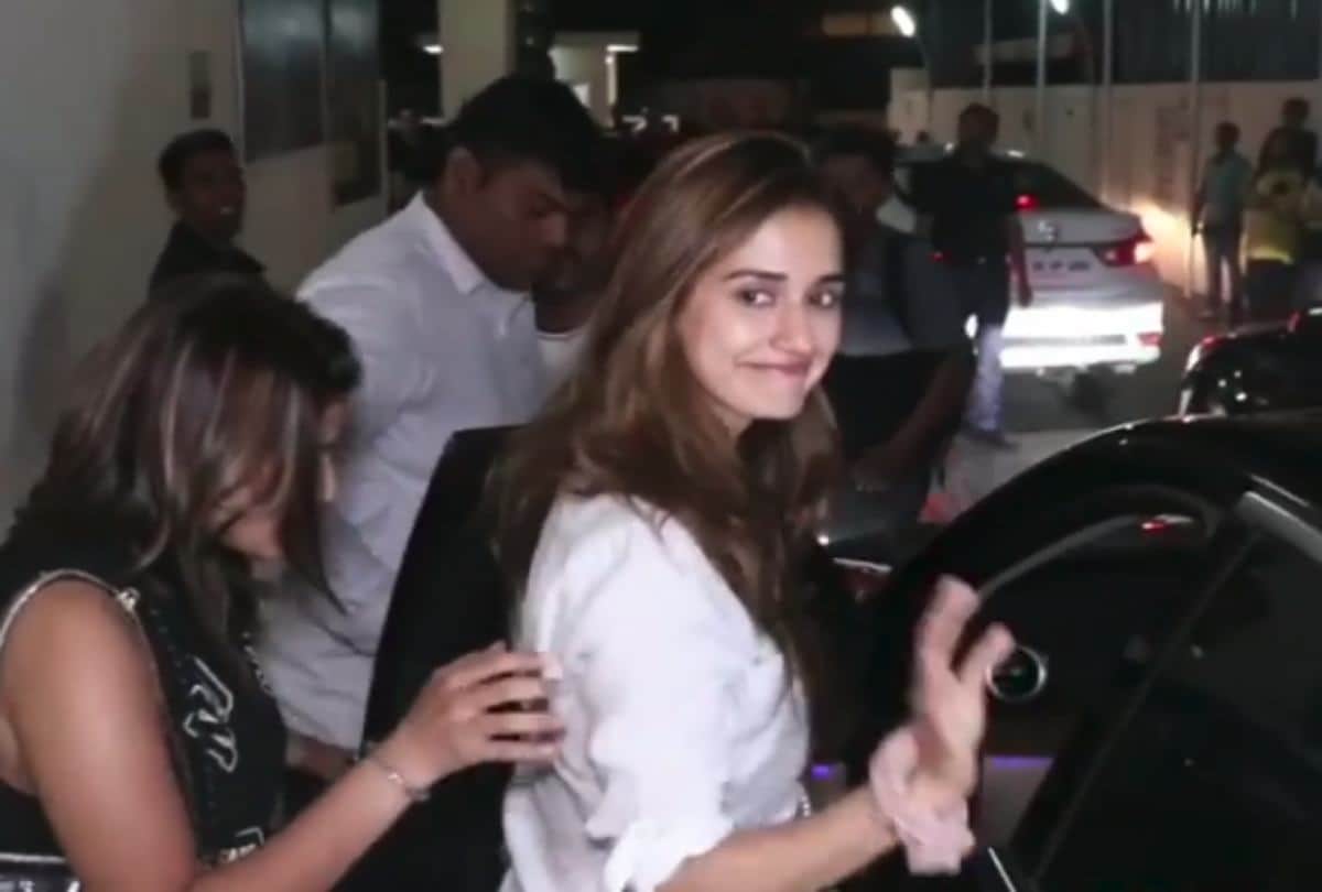 disha patani bodyguard argue with photographer video viral