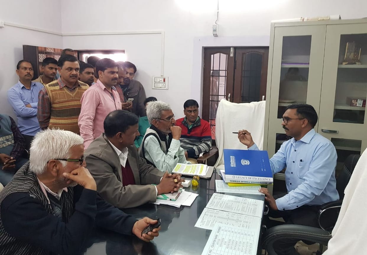 Bus owners surround RI for fitness certificate