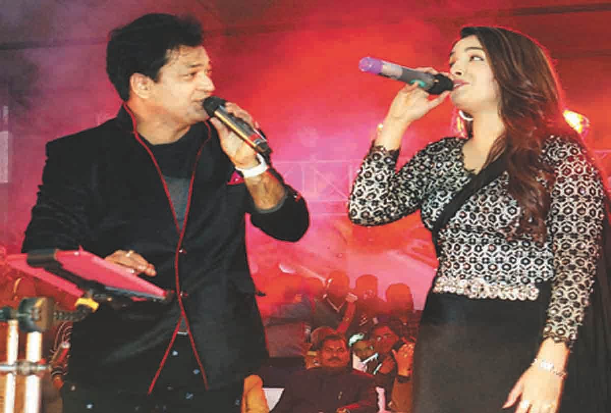 Pratapgarh: Bhojpuri star Amrapali burns in Ekta Festival