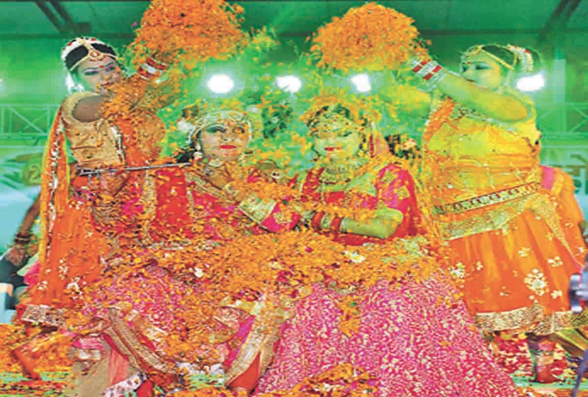 Pratapgarh: Bhojpuri star Amrapali burns in Ekta Festival