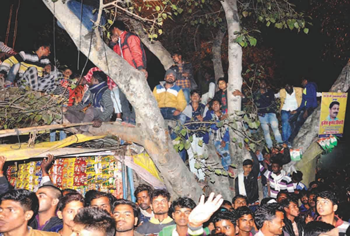 Pratapgarh: Bhojpuri star Amrapali burns in Ekta Festival