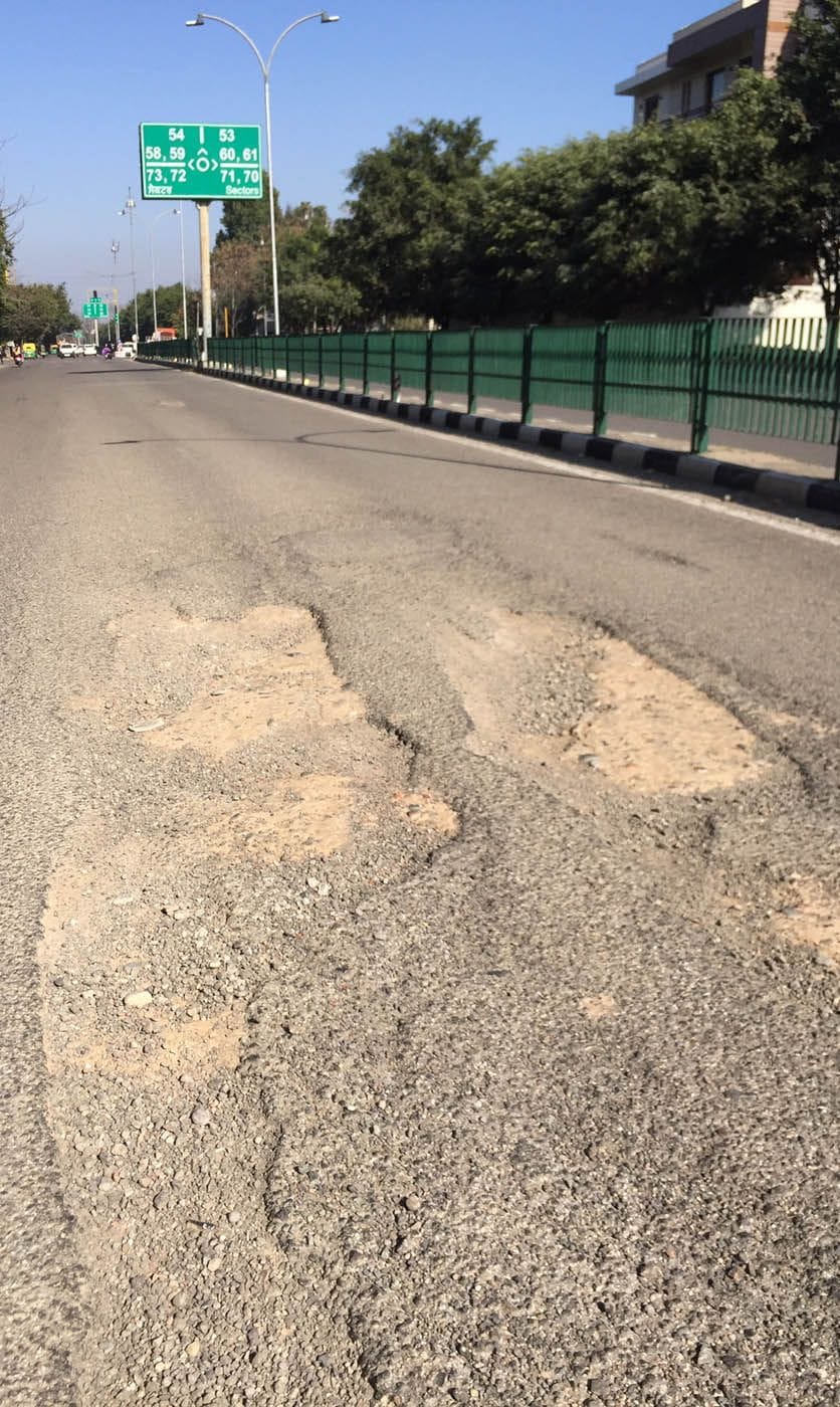 Mohali roads disappear in pits, Municipal Corporation and Gamada are not showing interest in improving the condition of roads
