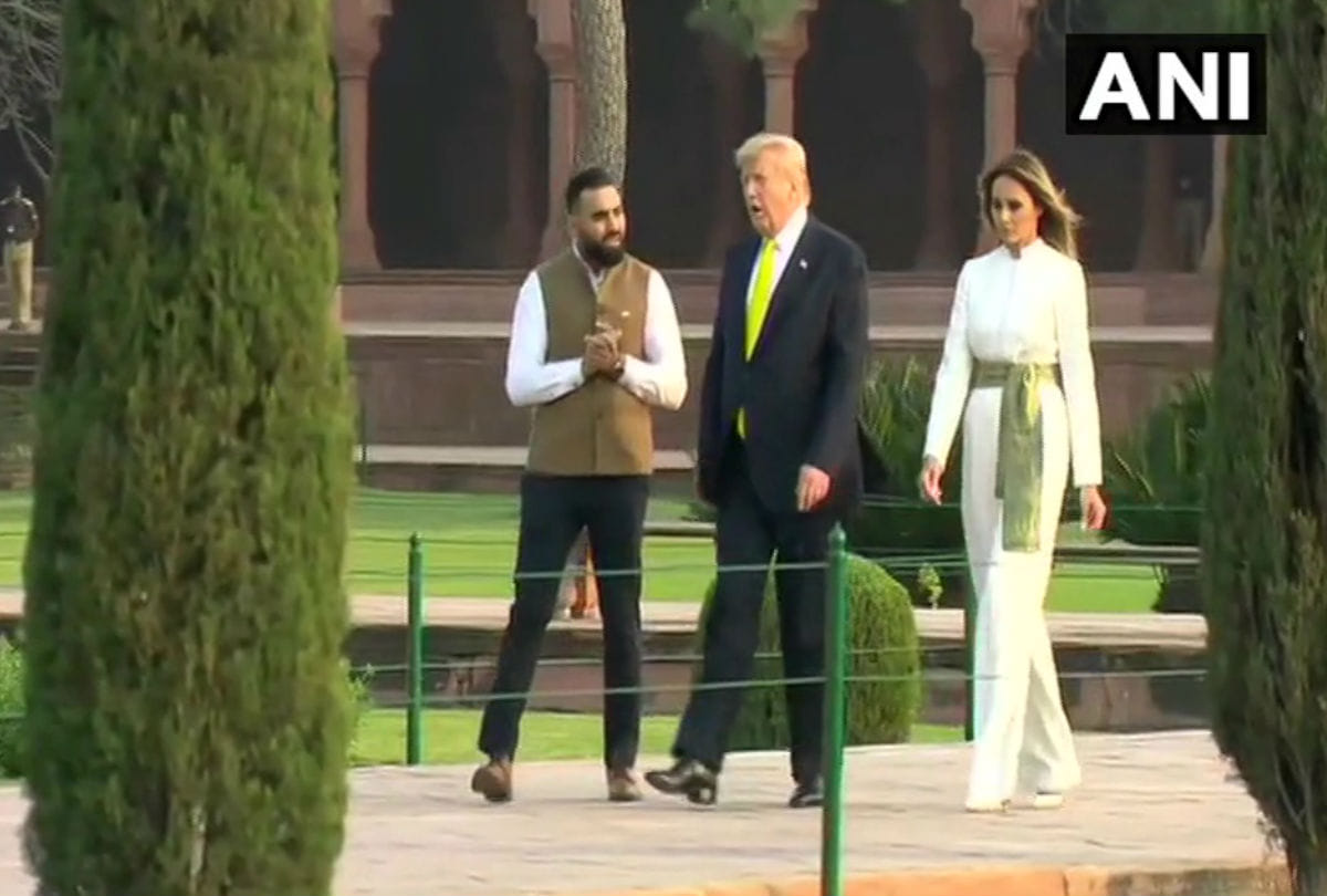 Guide Nitin Singh Visits Tajmahal To President Doland Trump And Melania