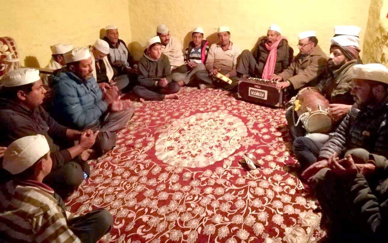 nathulee mein ulajhenge baal sipahiya julphen badha?e kaahe...