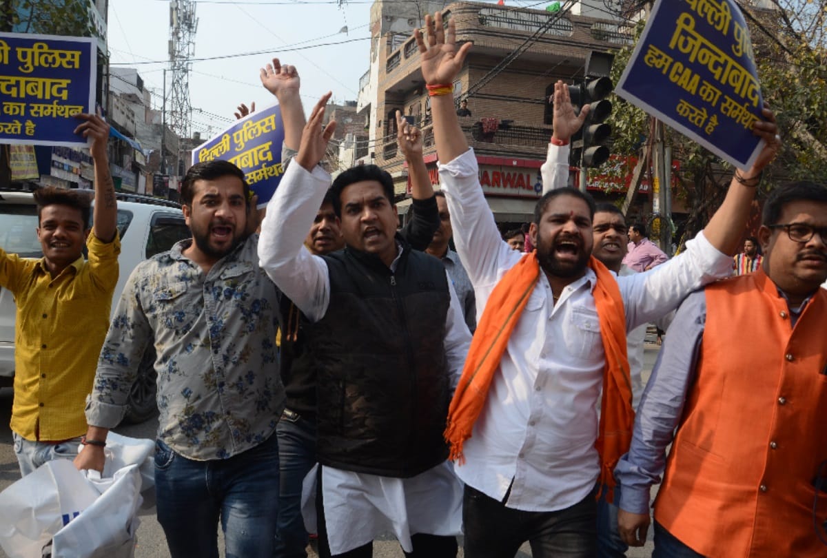 Delhi lawyers file complaint against kapil mishra for riots provoke 4 case registered in violence