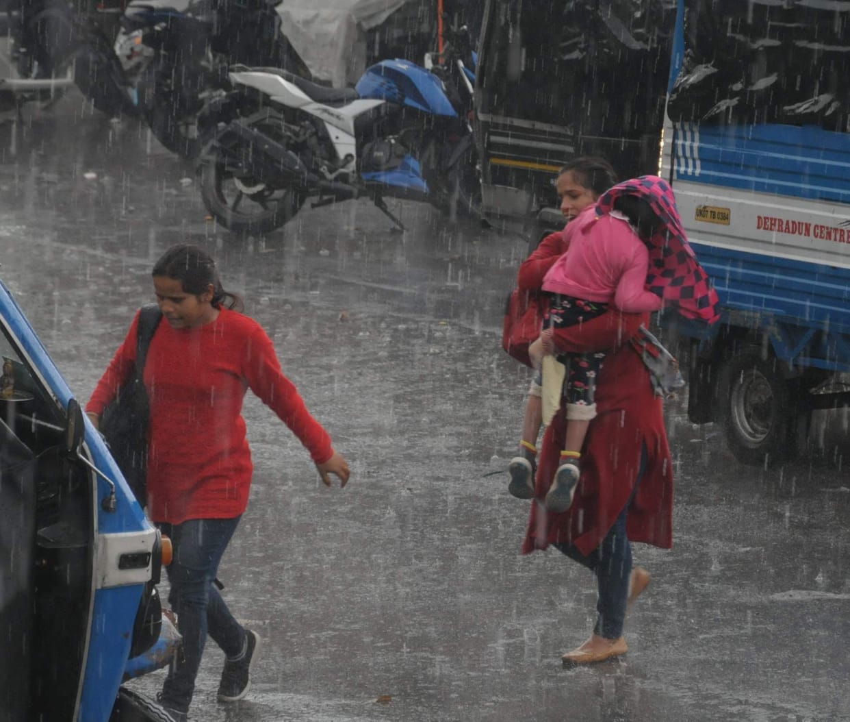 Heavy rains in Doon, mercury dropped 12 degrees